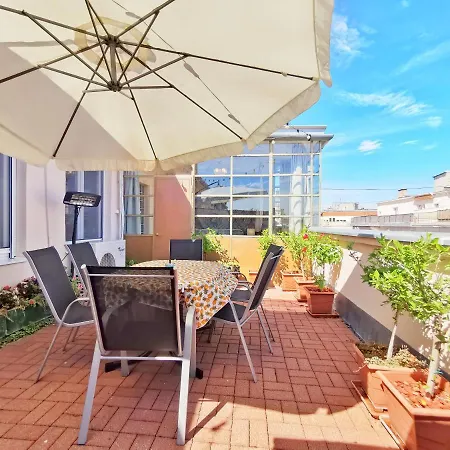 Rumbach Terrace *