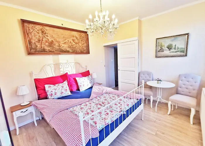 Rumbach Terrace *