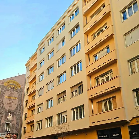 Rumbach Terrace *