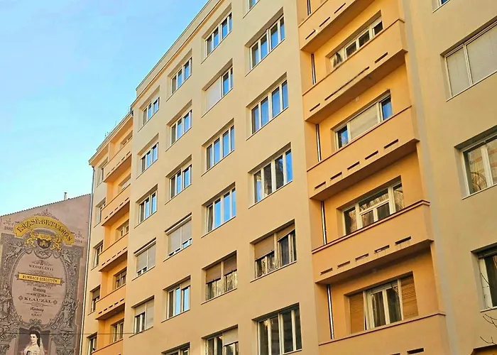 Rumbach Terrace *